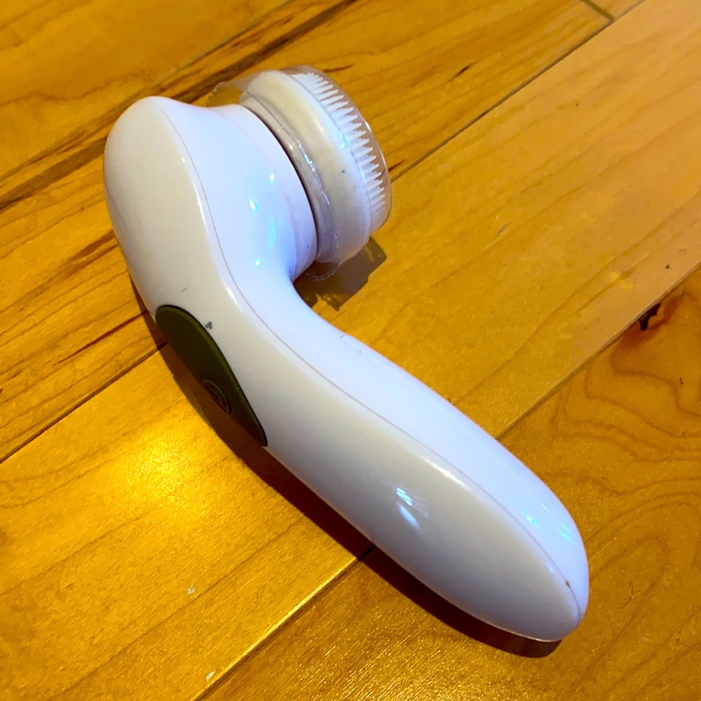 Proactiv deep cleansing brush